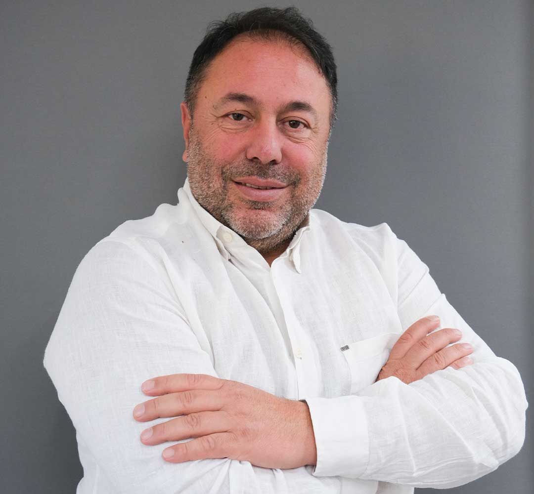 Portrait of Dt. Aşkın Yılmaz, Dentist at Luwi Dental Clinic