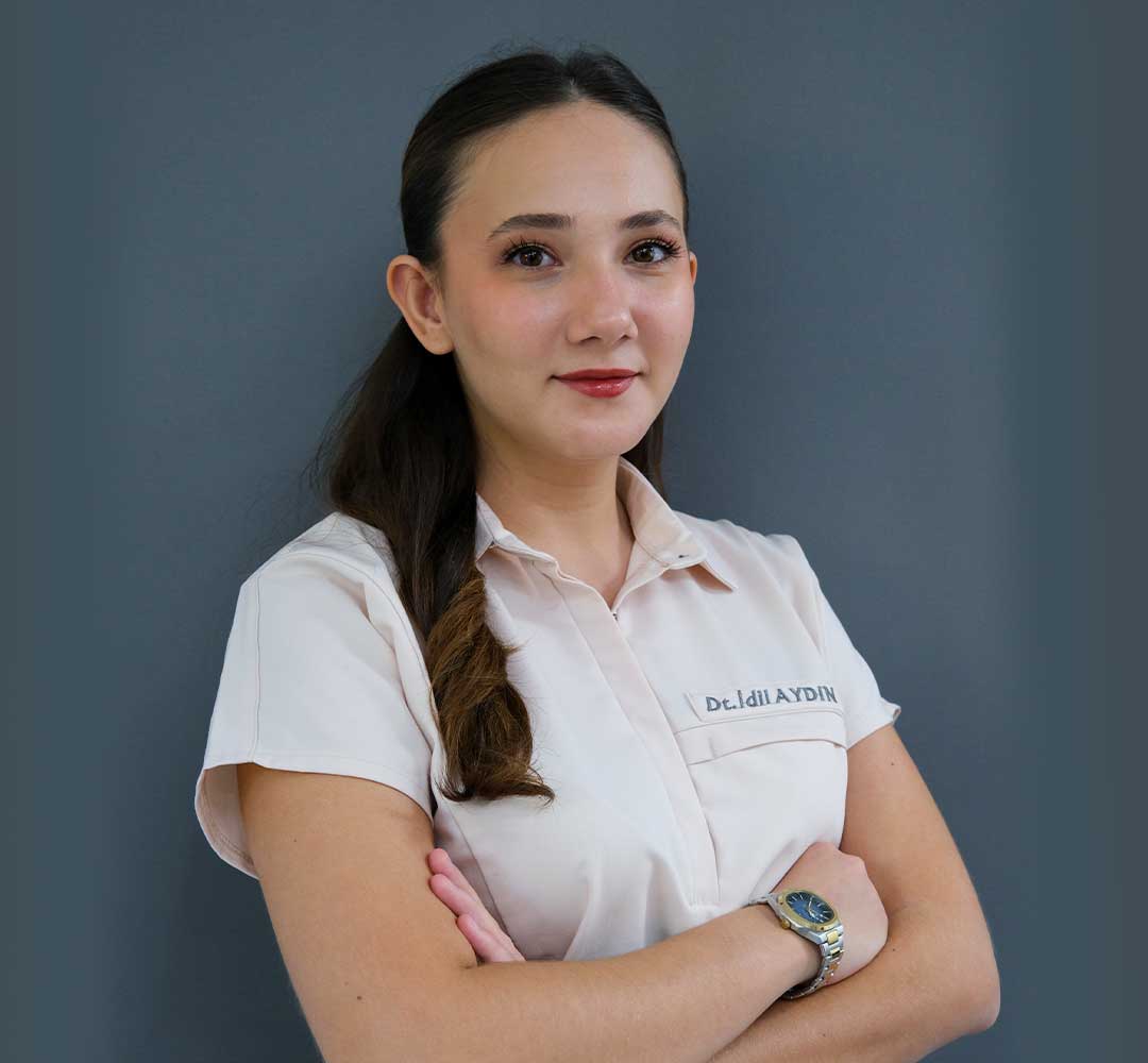 Portrait of Dt. İdil Aydın, Dentist at Luwi Dental Clinic
